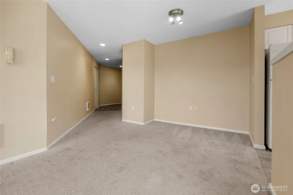 4343 Roosevelt Way NE #401 Seattle, WA 98105