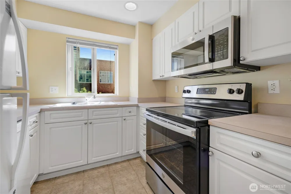 4343 Roosevelt Way NE #401 Seattle, WA 98105