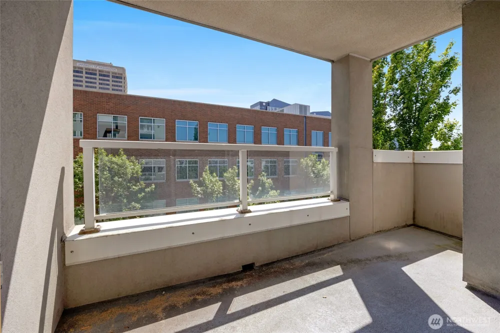 4343 Roosevelt Way NE #401 Seattle, WA 98105