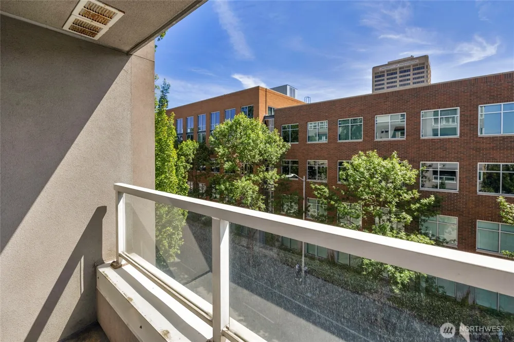 4343 Roosevelt Way NE #401 Seattle, WA 98105