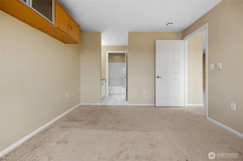 4343 Roosevelt Way NE #401 Seattle, WA 98105