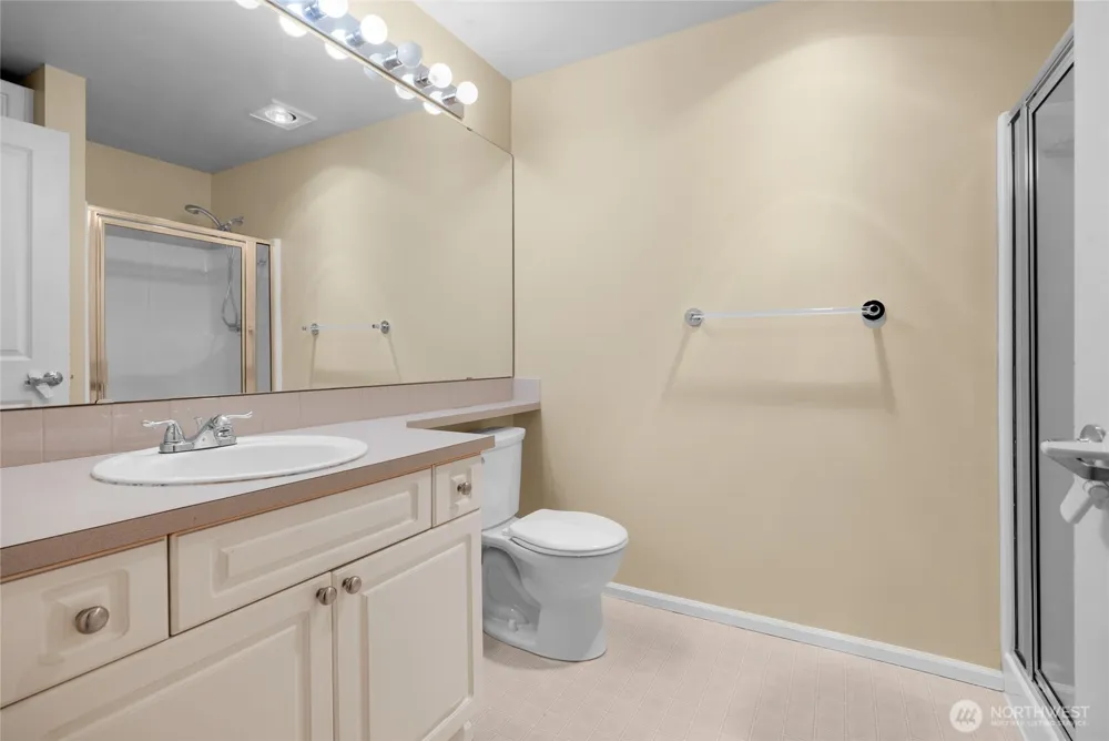 4343 Roosevelt Way NE #401 Seattle, WA 98105