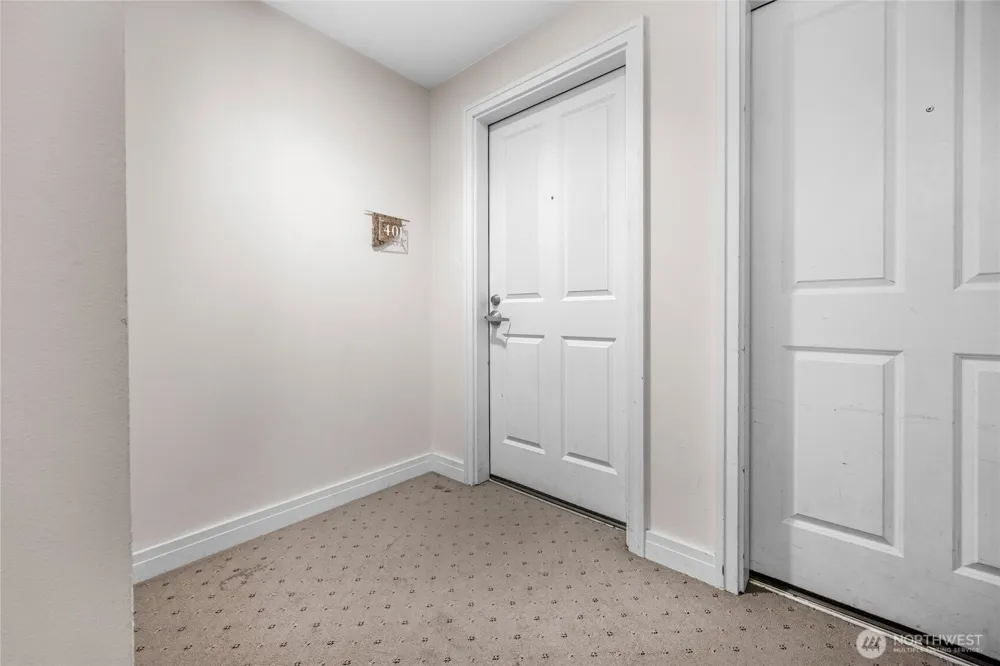 4343 Roosevelt Way NE #401 Seattle, WA 98105
