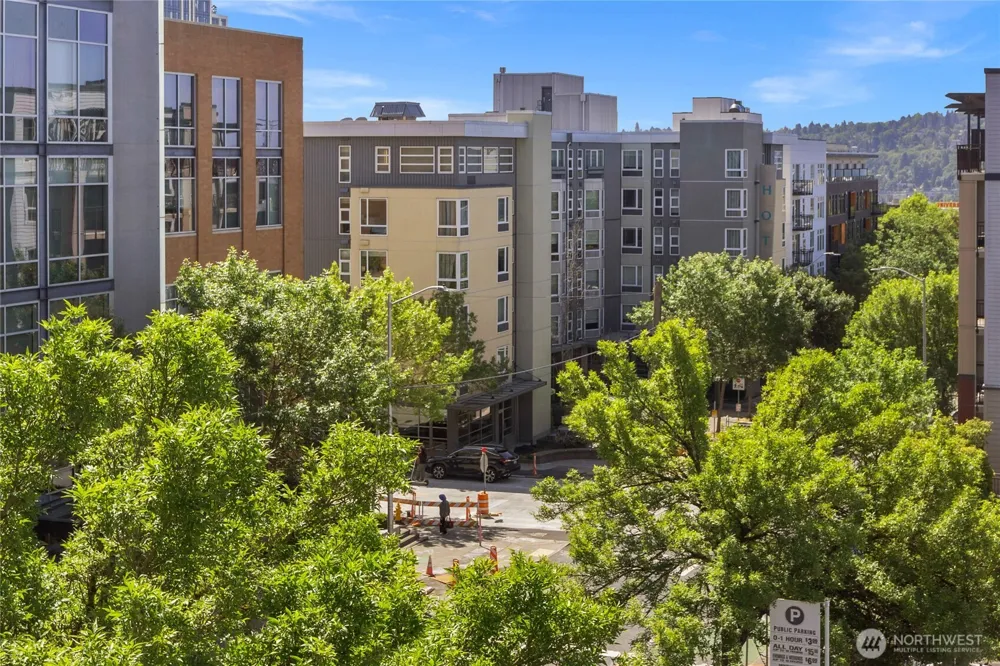 4343 Roosevelt Way NE #401 Seattle, WA 98105