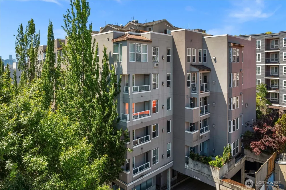 4343 Roosevelt Way NE #401 Seattle, WA 98105