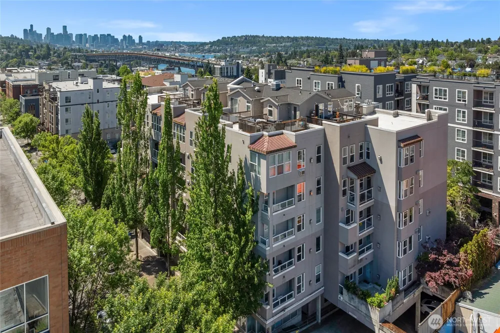 4343 Roosevelt Way NE #401 Seattle, WA 98105