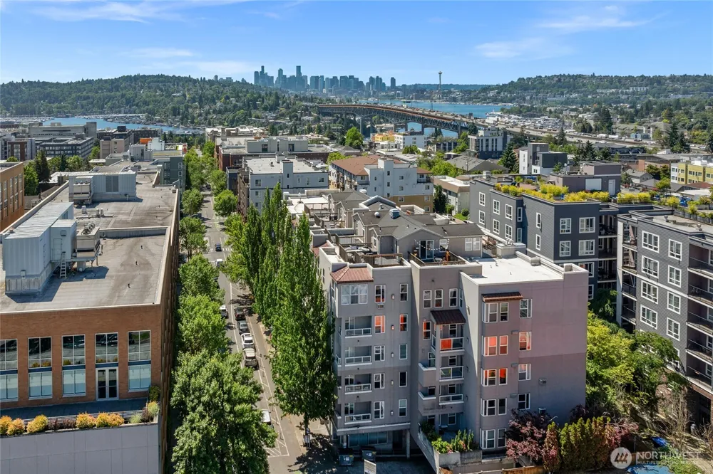 4343 Roosevelt Way NE #401 Seattle, WA 98105