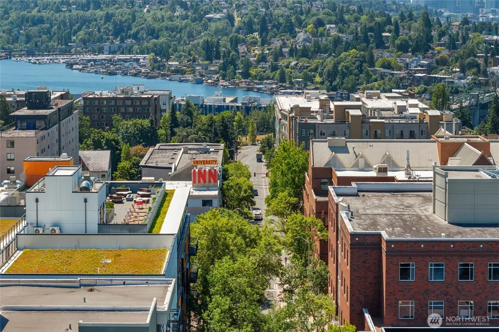 4343 Roosevelt Way NE #401 Seattle, WA 98105