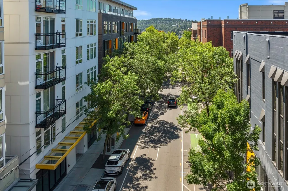 4343 Roosevelt Way NE #401 Seattle, WA 98105
