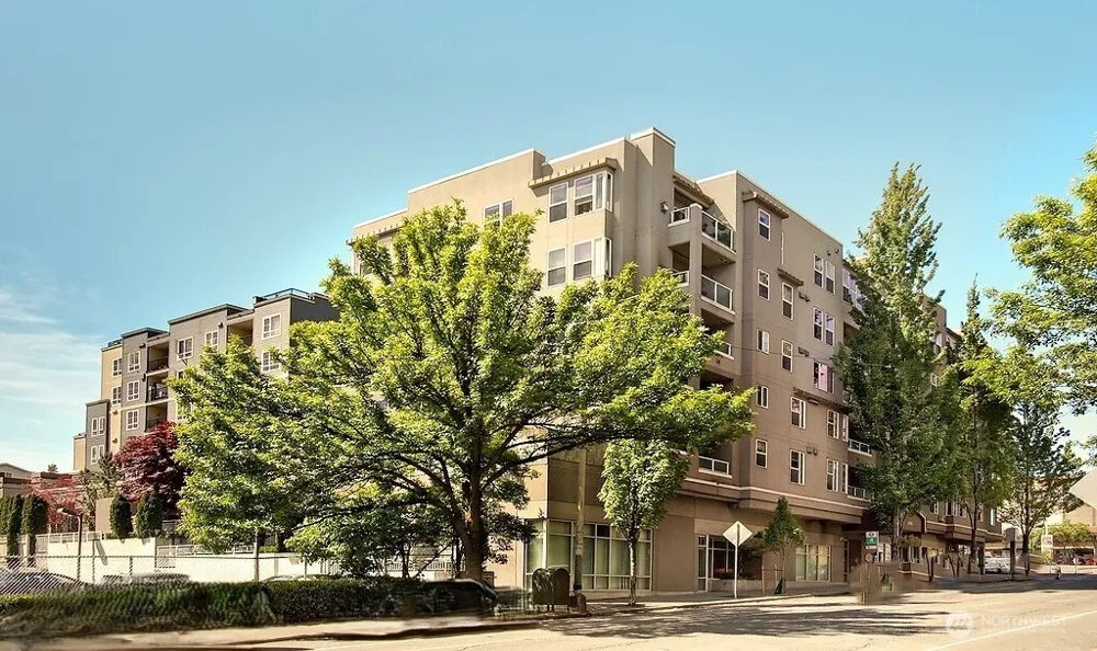 4343 Roosevelt Way NE #401 Seattle, WA 98105