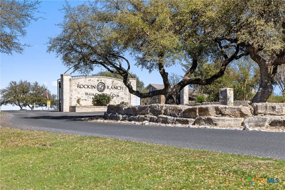 207 Calvin Barrett Blanco, TX 78606