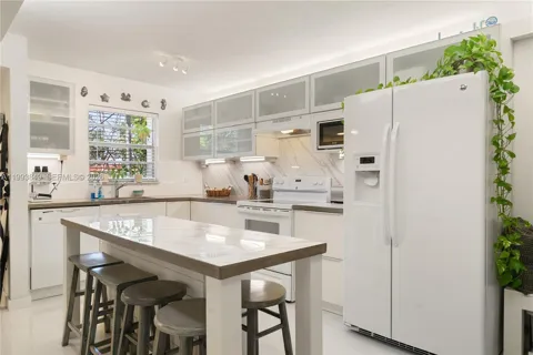 300 Ocean Dr #26