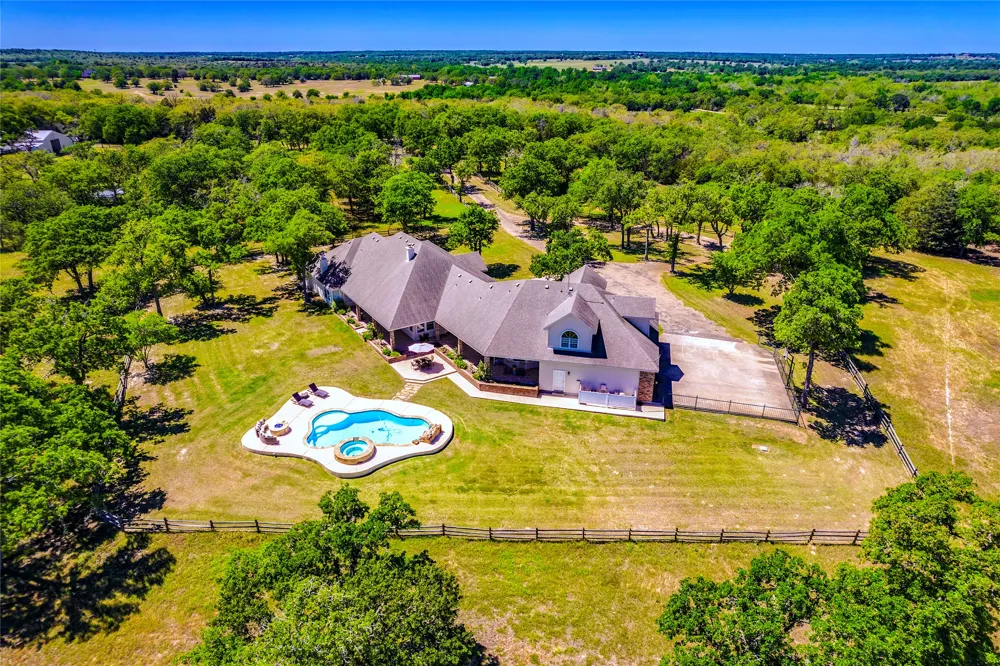 17270 FM 112 Thrall, TX 76578