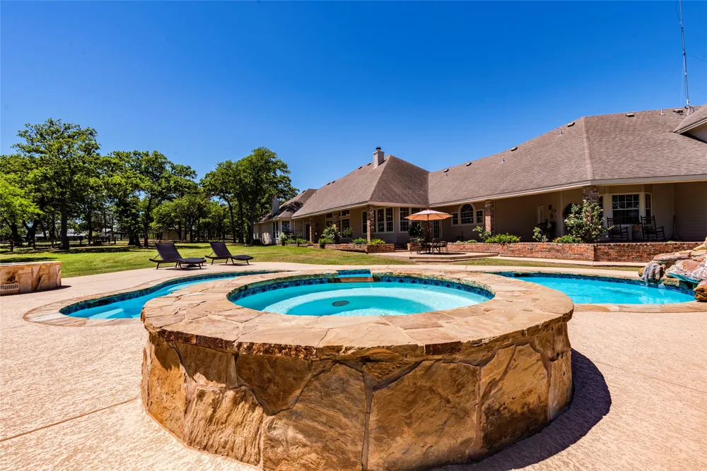 17270 FM 112 Thrall, TX 76578