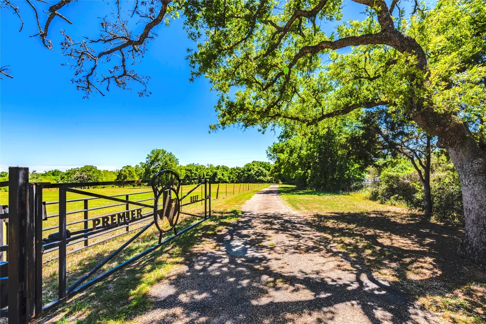 17270 FM 112 Thrall, TX 76578