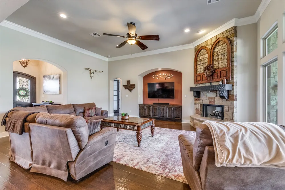 3738 County Road 258 Liberty Hill, TX 78642