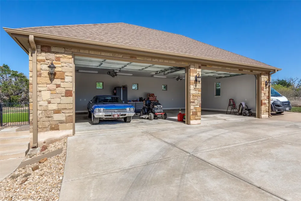 3738 County Road 258 Liberty Hill, TX 78642