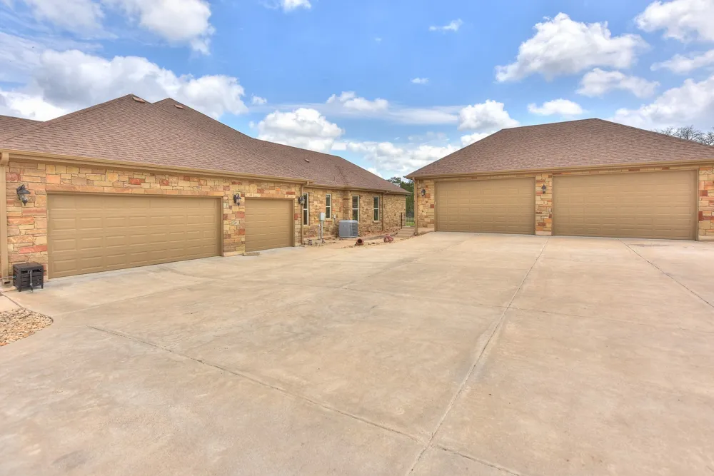 3738 County Road 258 Liberty Hill, TX 78642