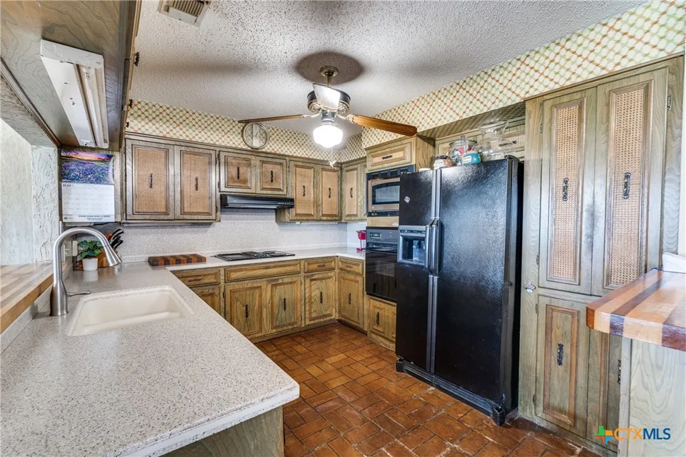 10745 Rosemar Lane Adkins, TX 78101