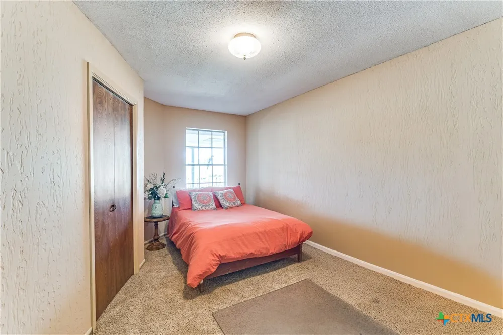 10745 Rosemar Lane Adkins, TX 78101