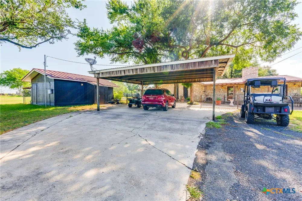 10745 Rosemar Lane Adkins, TX 78101