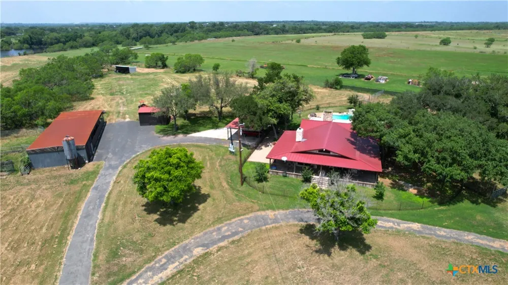 10745 Rosemar Lane Adkins, TX 78101