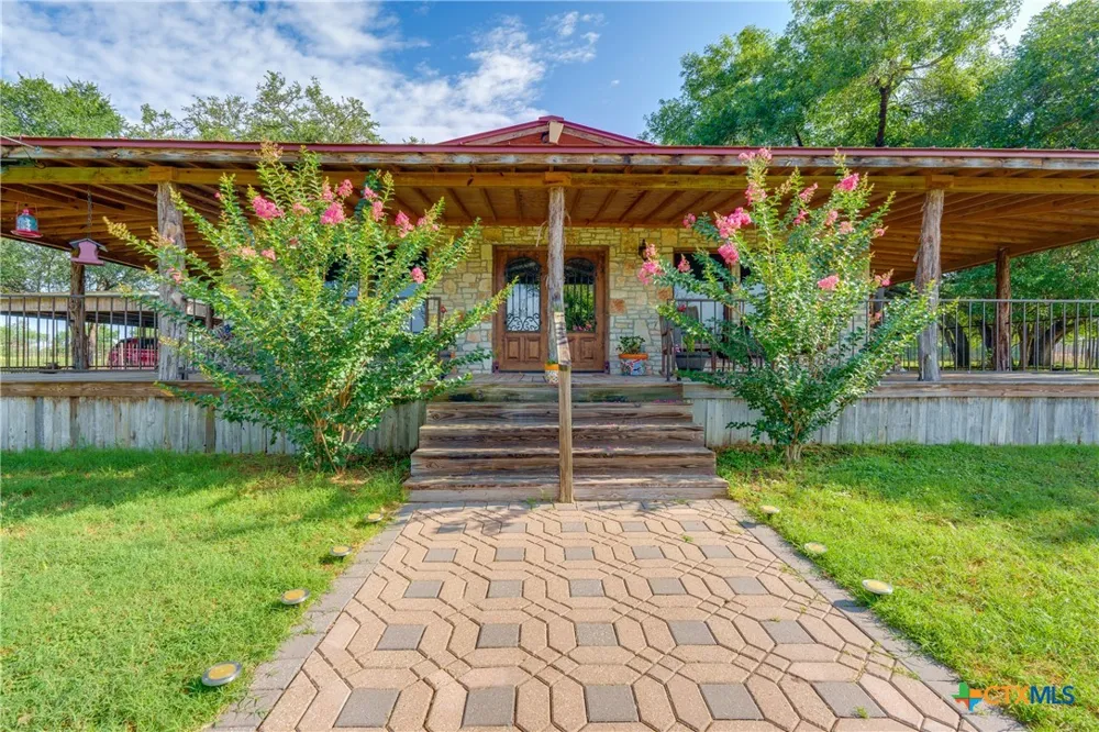 10745 Rosemar Lane Adkins, TX 78101
