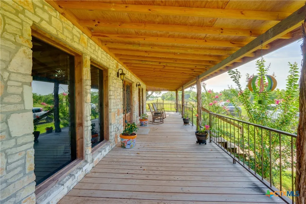 10745 Rosemar Lane Adkins, TX 78101
