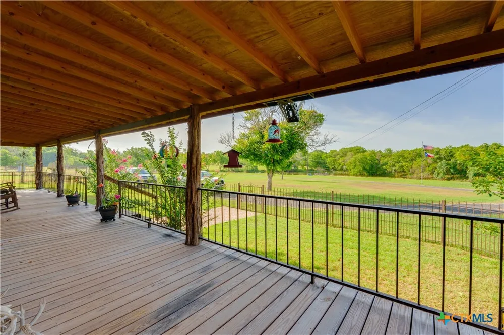 10745 Rosemar Lane Adkins, TX 78101