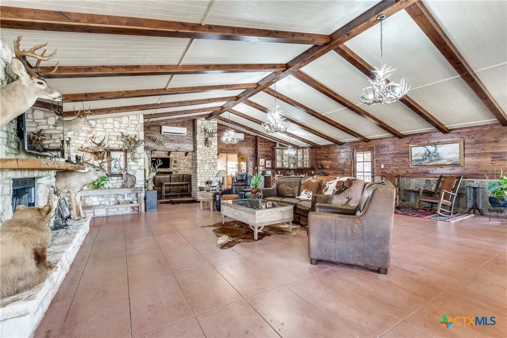 10745 Rosemar Lane Adkins, TX 78101