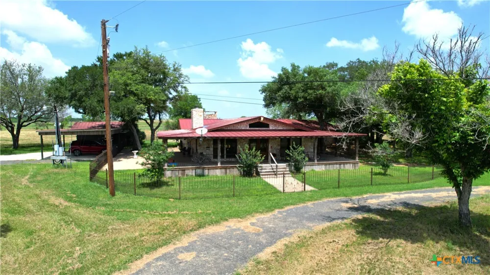 10745 Rosemar Lane Adkins, TX 78101