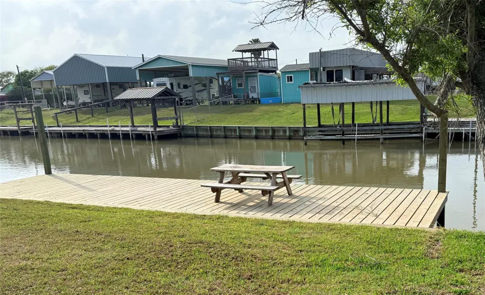 1222 County Road 204 Sargent, TX 77414