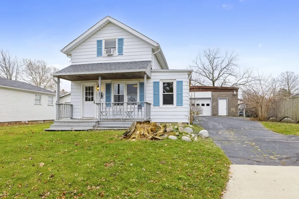 607 Sherwood Avenue Three Oaks, MI 49128