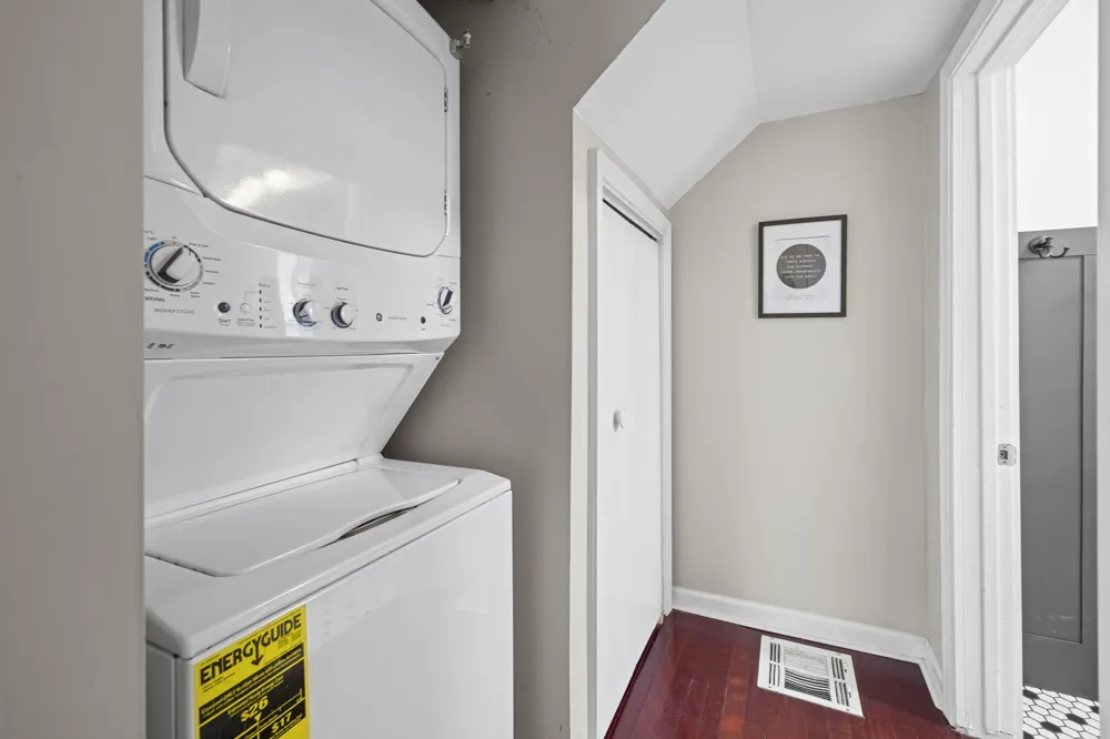 607 Sherwood Avenue Three Oaks, MI 49128