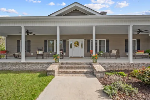2229 Andrews Circle