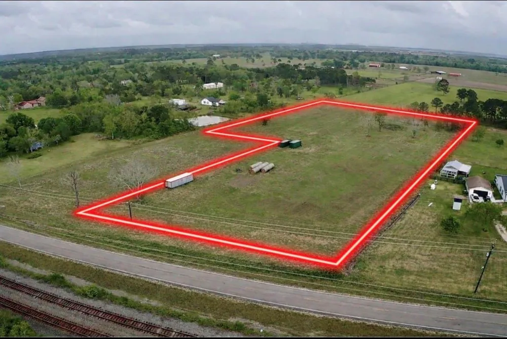 9715 County Road 171 Liverpool, TX 77577