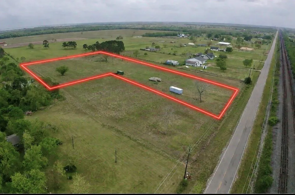 9715 County Road 171 Liverpool, TX 77577