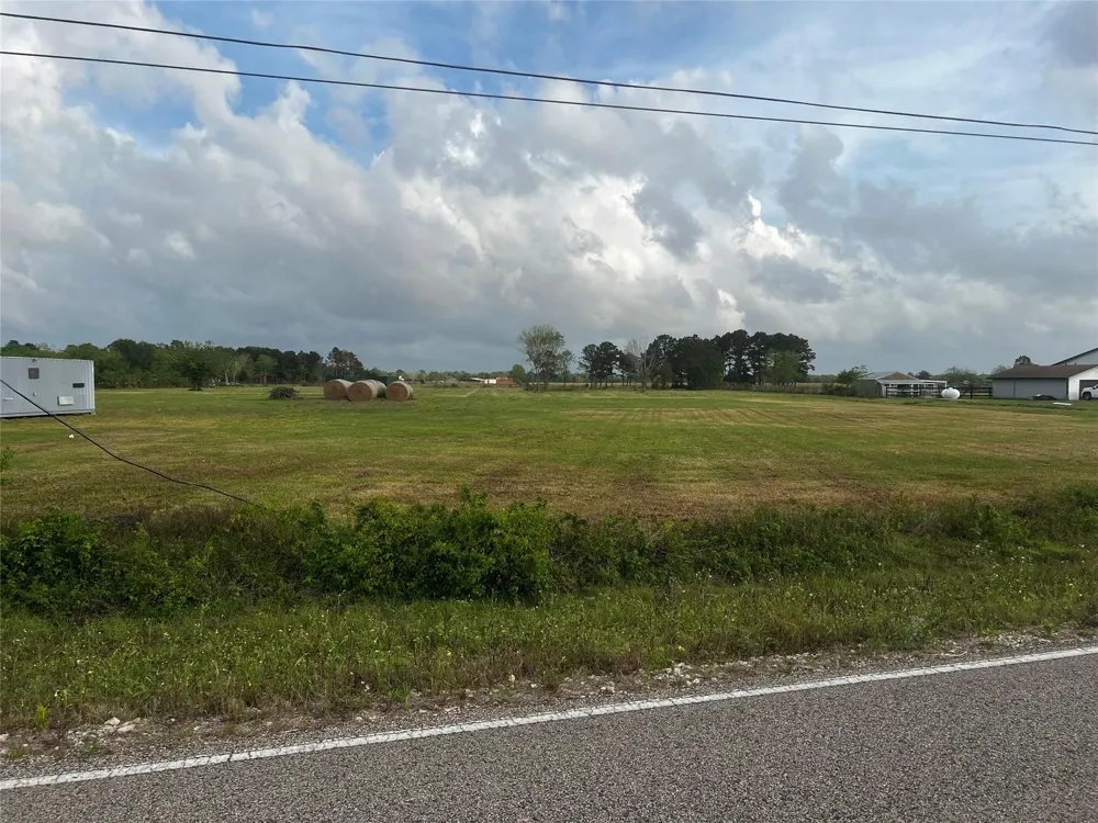 9715 County Road 171 Liverpool, TX 77577