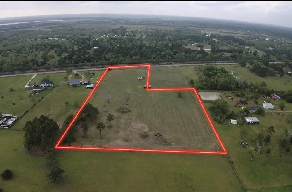 9715 County Road 171 Liverpool, TX 77577