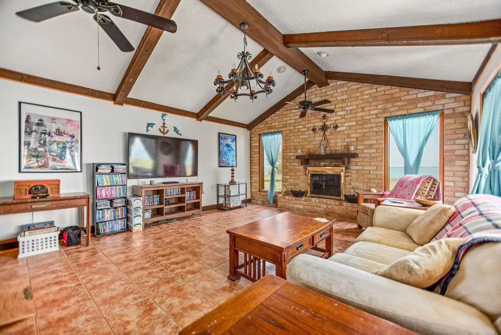1640 S Virginia Street Port Lavaca, TX 77979