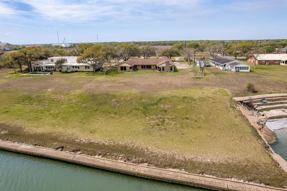 1640 S Virginia Street Port Lavaca, TX 77979