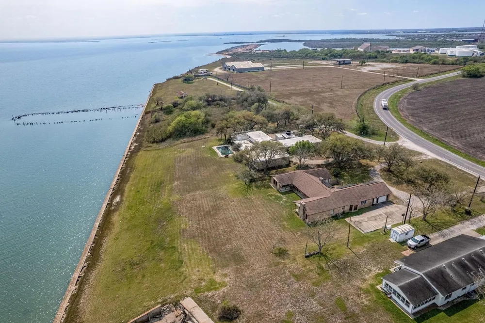1640 S Virginia Street Port Lavaca, TX 77979