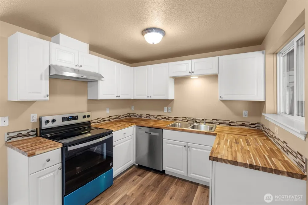 110 Sunny Basin Road Castle Rock, WA 98611