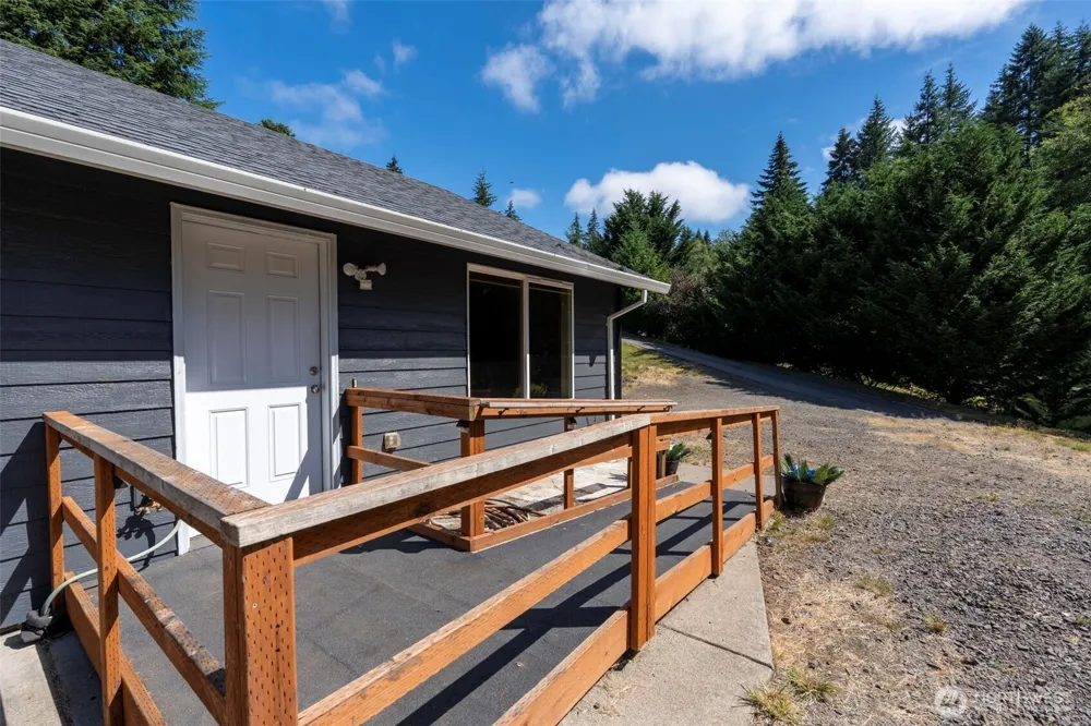 110 Sunny Basin Road Castle Rock, WA 98611