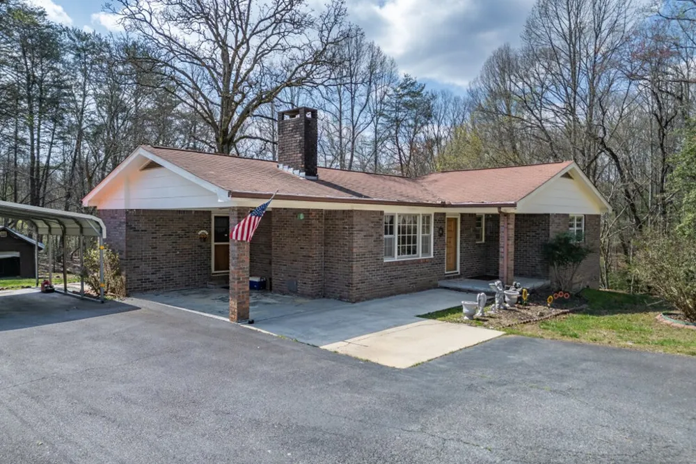 1266 Ford Road Warne, NC 28909
