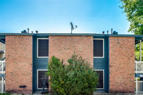 11301 NICOLE Cove #C
