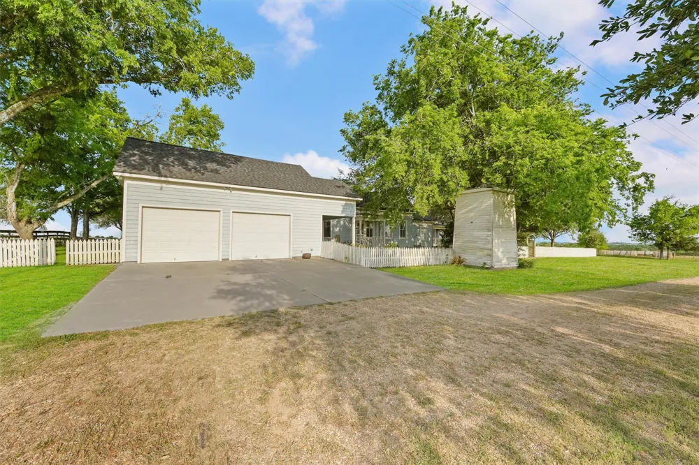 9058 Sam Houston Road Brenham, TX 77833