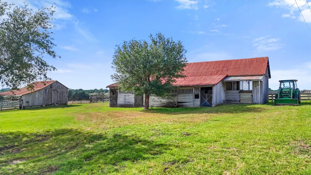 9058 Sam Houston Road Brenham, TX 77833