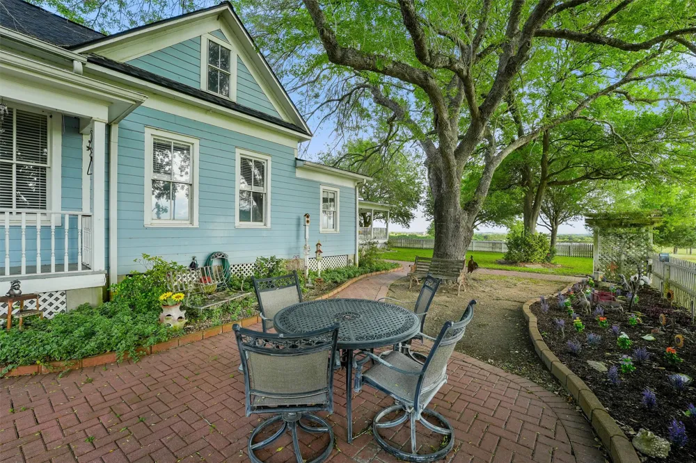 9058 Sam Houston Road Brenham, TX 77833