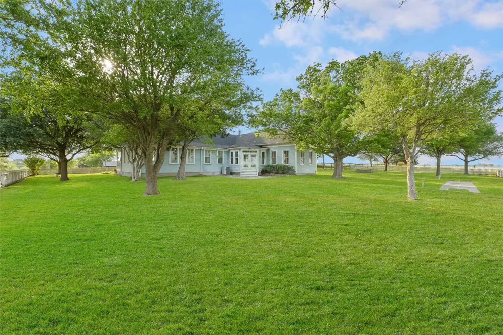 9058 Sam Houston Road Brenham, TX 77833